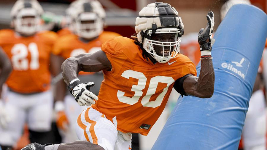 Vols Roll Through First Practice In Full Pads