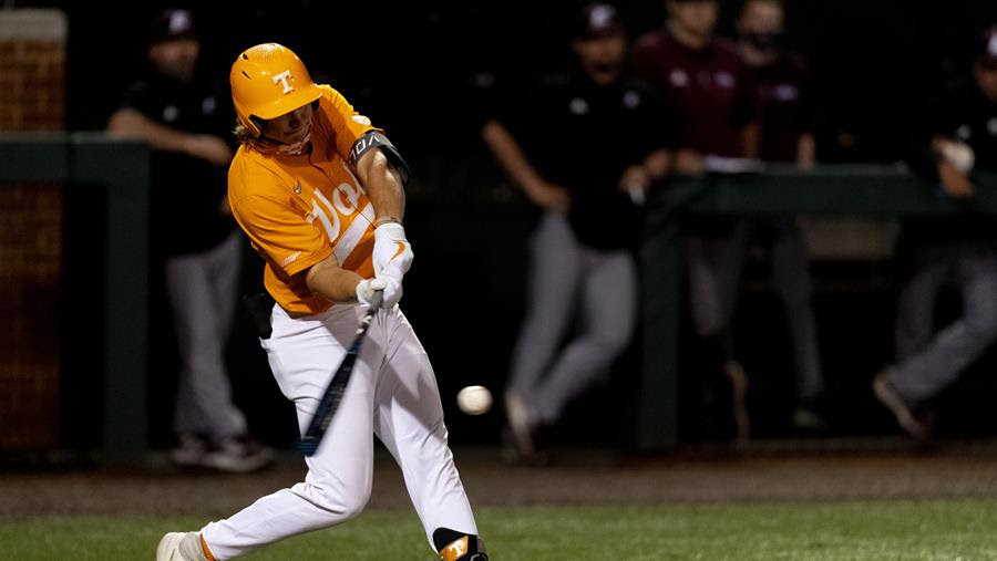 #2 Vols Clinch Series with 5-2 Win Over South Carolina