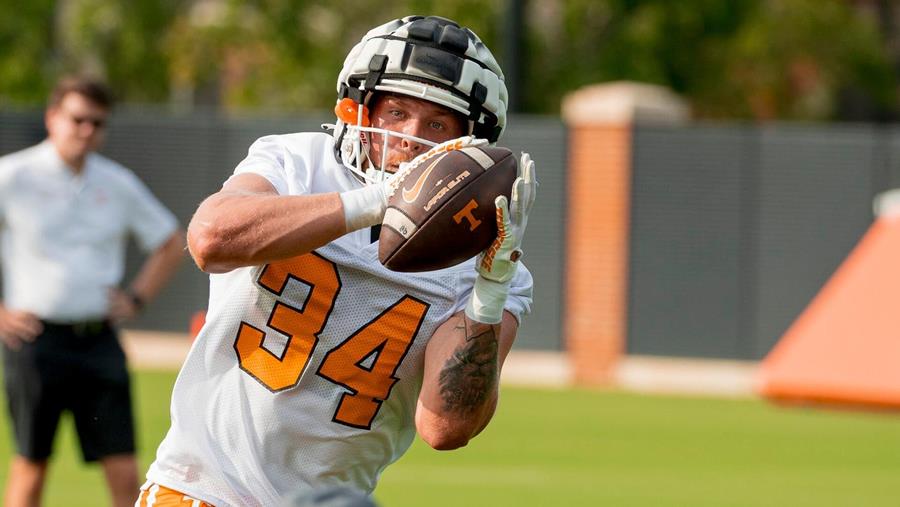 Tight End Room Making Strides Early in Fall Camp