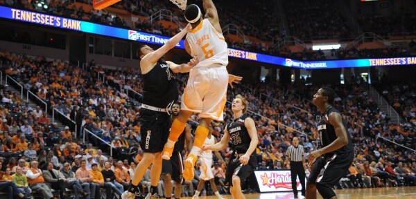 Vols Destroy Gamecocks 72-53